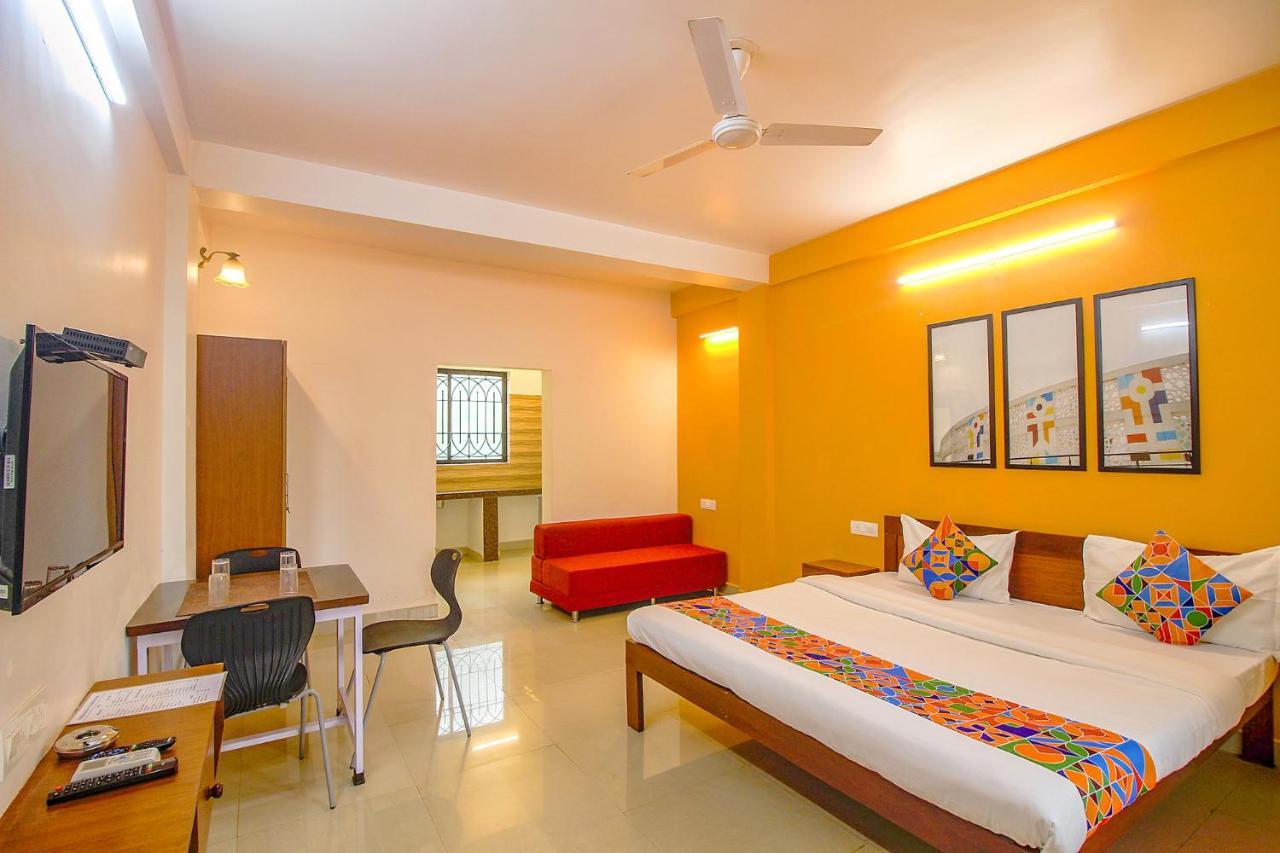 Fabescape Sk Studios With Pool & Gym, Arpora Old Goa Exteriör bild