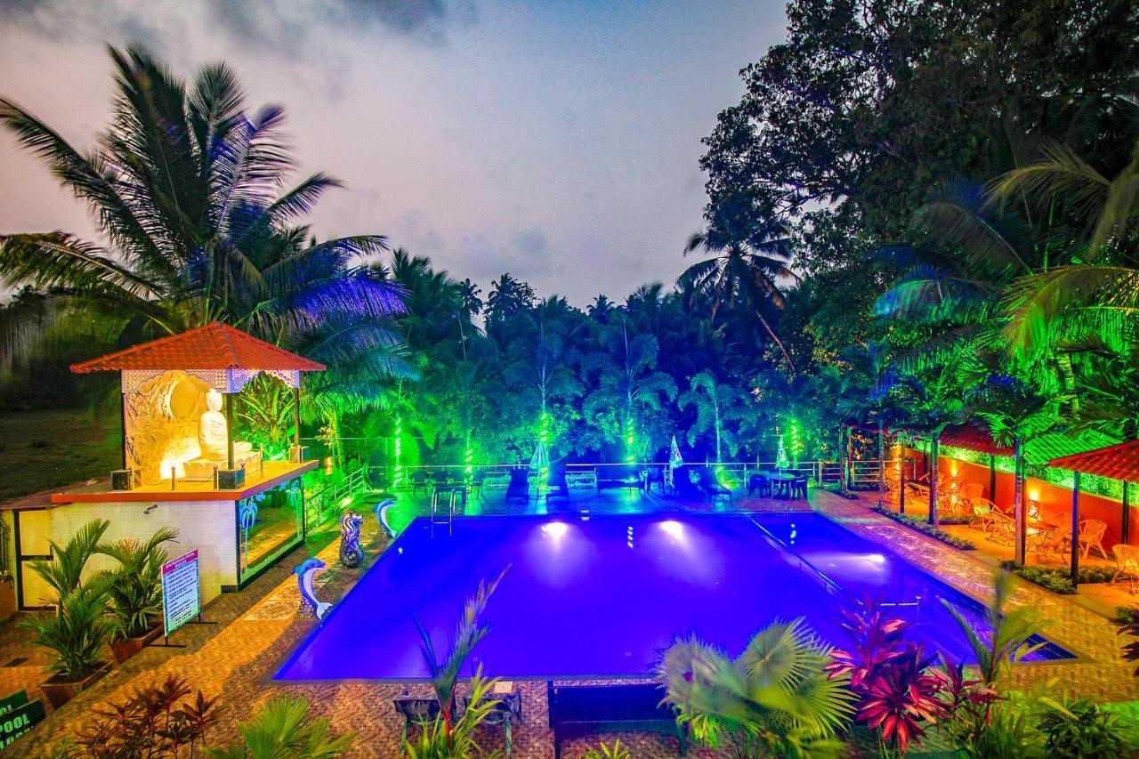 Fabescape Sk Studios With Pool & Gym, Arpora Old Goa Exteriör bild